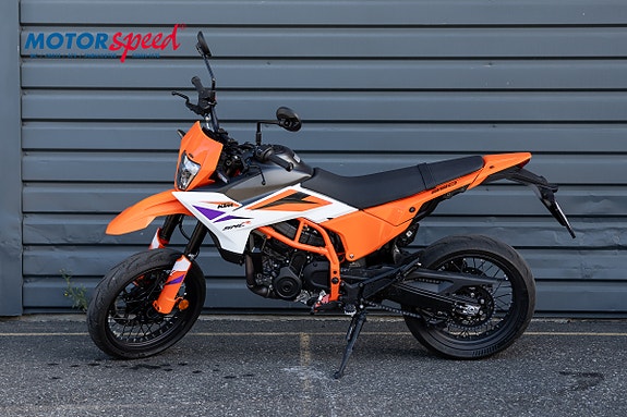 KTM 390 SMC R Demo 5 of 8