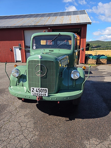Mercedes-Benz 321 / 48 3 of 21