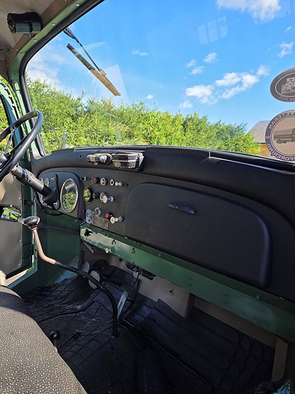 Mercedes-Benz 321 / 48 13 of 21