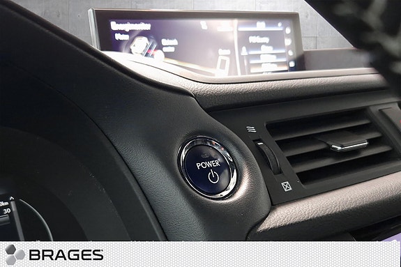Lexus CT200h 18 of 28