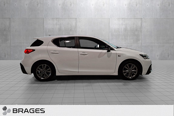 Lexus CT200h 6 of 28