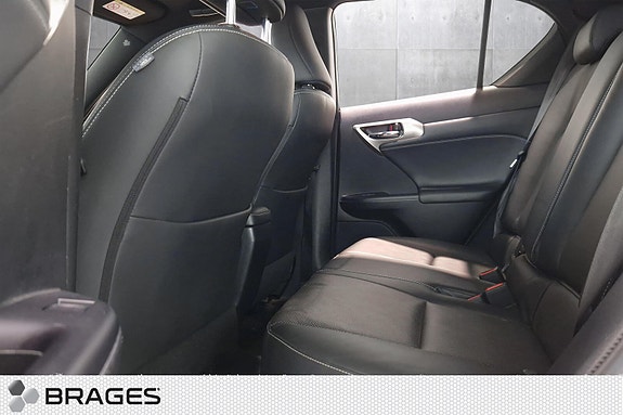 Lexus CT200h 23 of 28