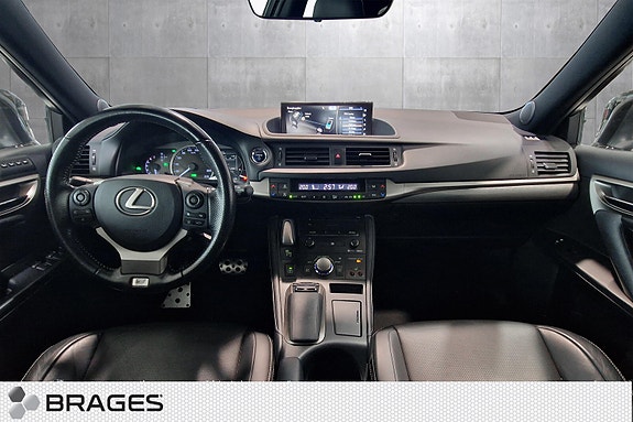 Lexus CT200h 9 of 28