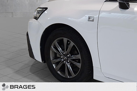 Lexus CT200h 28 of 28