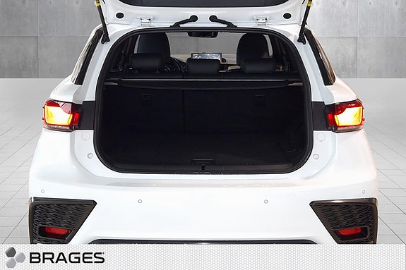 Lexus CT200h 27 of 28