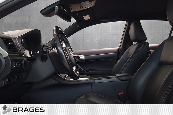 Lexus CT200h 22 of 28