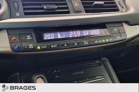 Lexus CT200h 13 of 28