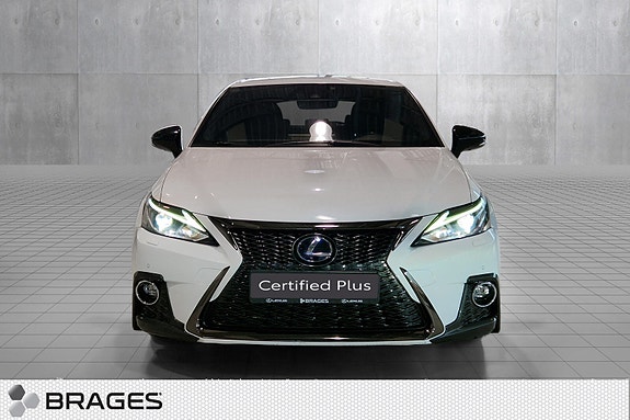 Lexus CT200h 8 of 28