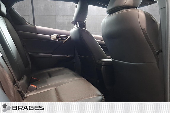 Lexus CT200h 26 of 28
