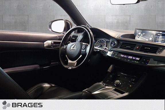 Lexus CT200h 25 of 28