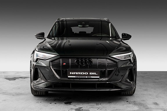 Audi e-tron S 3 of 28