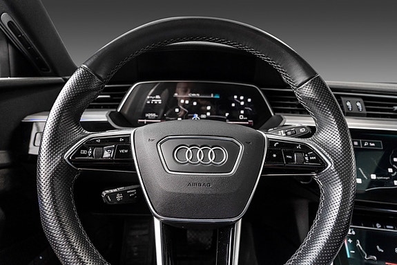 Audi e-tron S 10 of 28