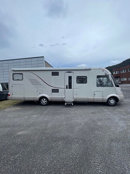 Hymer HYMERMOBIL S 830 Meget velholdt / Støttelabber / Skinninteriør 3 of 30