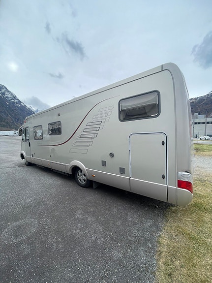 Hymer HYMERMOBIL S 830 Meget velholdt / Støttelabber / Skinninteriør 6 of 30