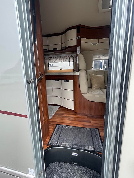 Hymer HYMERMOBIL S 830 Meget velholdt / Støttelabber / Skinninteriør 10 of 30