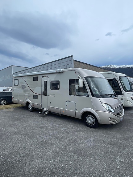 Hymer HYMERMOBIL S 830 Meget velholdt / Støttelabber / Skinninteriør 2 of 30