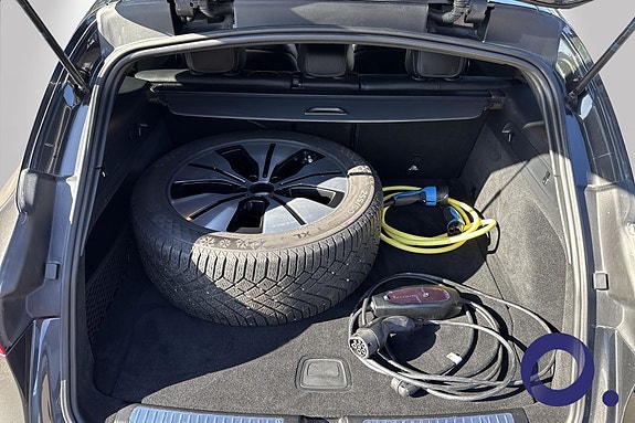 Mercedes-Benz EQC400 10 of 30