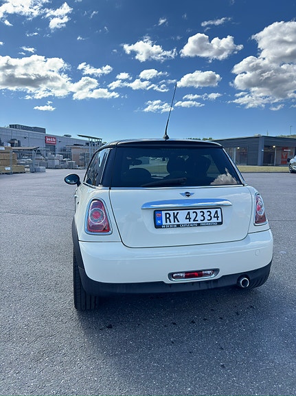 MINI Cooper 4 of 16