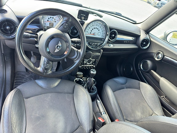 MINI Cooper 9 of 16