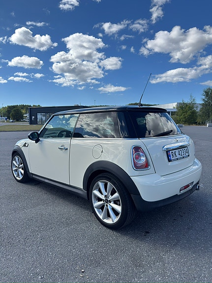 MINI Cooper 6 of 16
