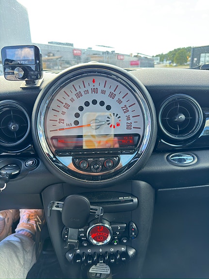 MINI Cooper 14 of 16