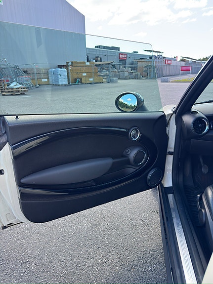 MINI Cooper 15 of 16
