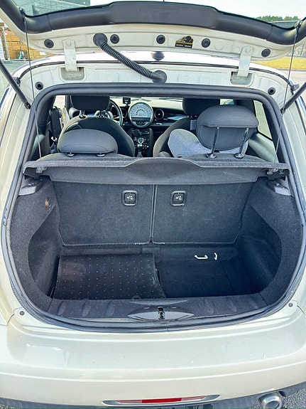 MINI Cooper 11 of 16