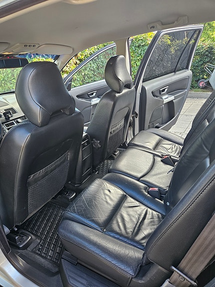 Volvo XC90 10 of 30