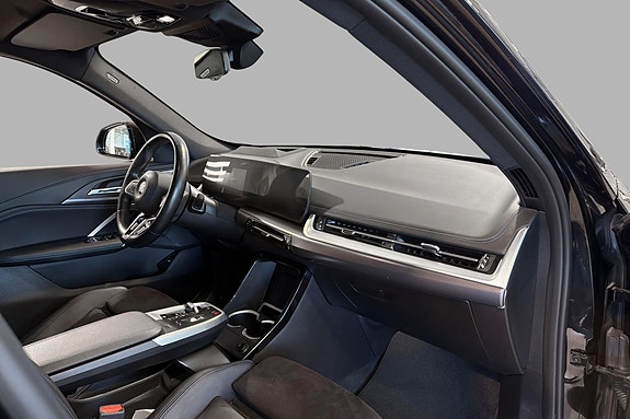 BMW iX1 12 of 29