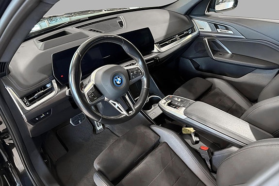 BMW iX1 9 of 29
