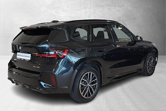 BMW iX1 5 of 29