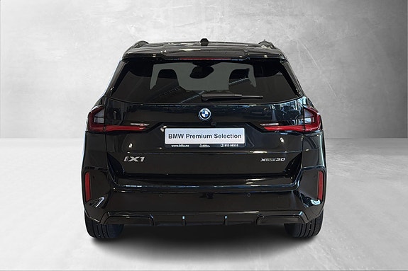 BMW iX1 7 of 29