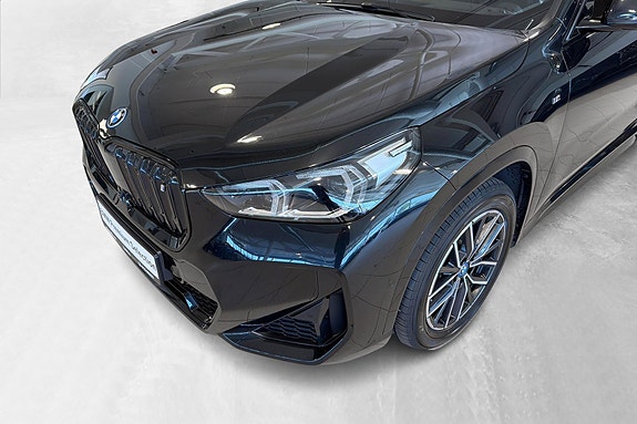 BMW iX1 3 of 29