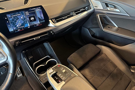 BMW iX1 11 of 29
