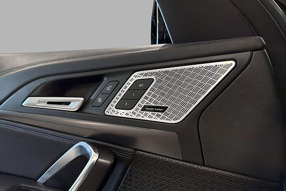 BMW iX1 25 of 29
