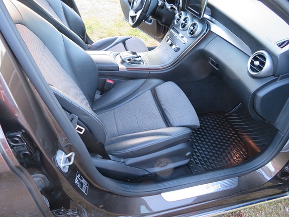Mercedes-Benz C350 e 8 of 28