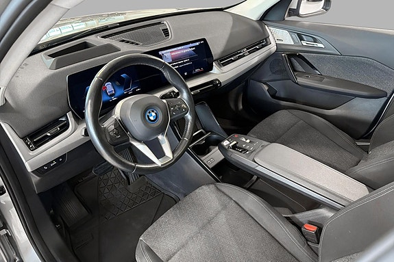 BMW iX1 9 of 26