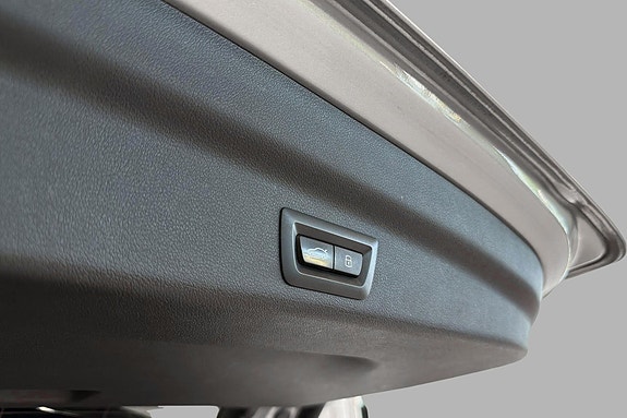 BMW iX1 23 of 26