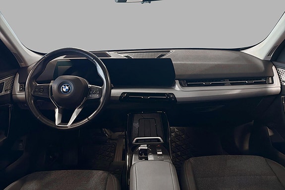 BMW iX1 10 of 26