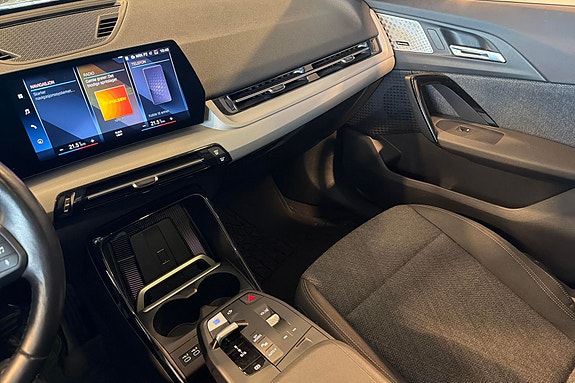 BMW iX1 12 of 26