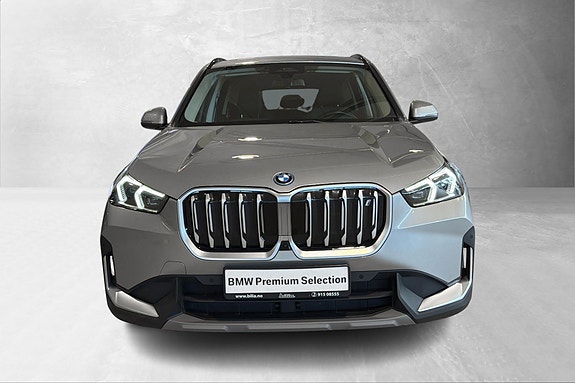 BMW iX1 2 of 26