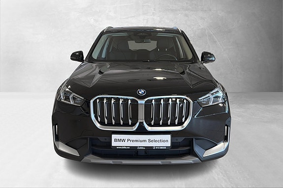 BMW iX1 2 of 26