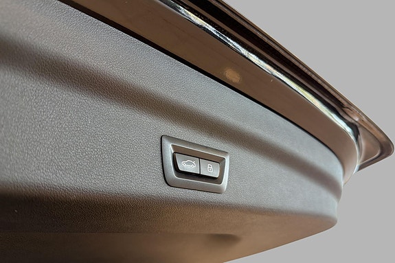 BMW iX1 24 of 26