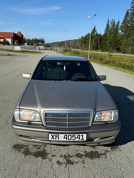 Mercedes-Benz C180 11 of 13