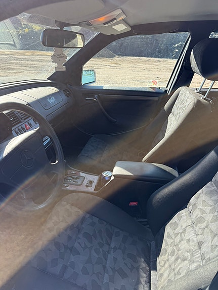Mercedes-Benz C180 13 of 13