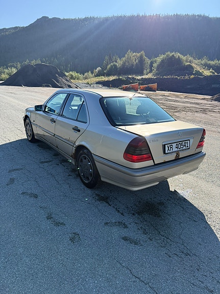 Mercedes-Benz C180 6 of 13