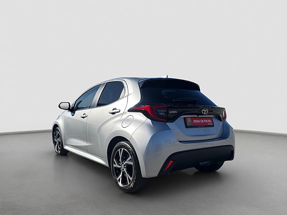 Toyota Yaris 3 of 26