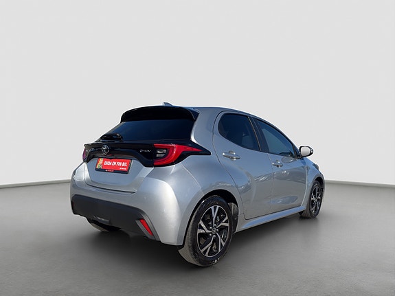 Toyota Yaris 5 of 26
