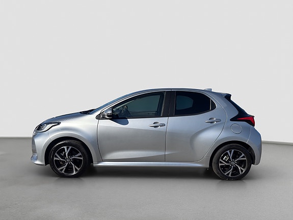 Toyota Yaris 2 of 26