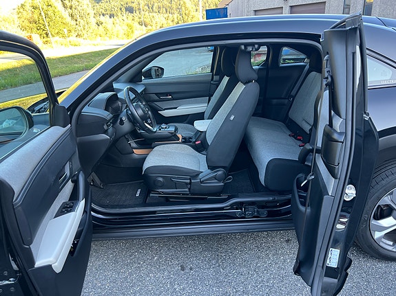 Mazda MX-30 17 of 27